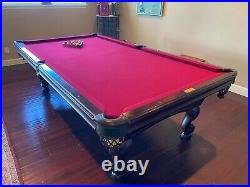Beautiful pool table 9 feet long, very good condition