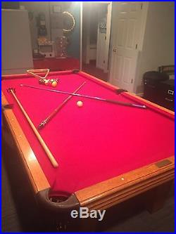 Olhausen 8FT pool table in excellent condition with accessories including cover